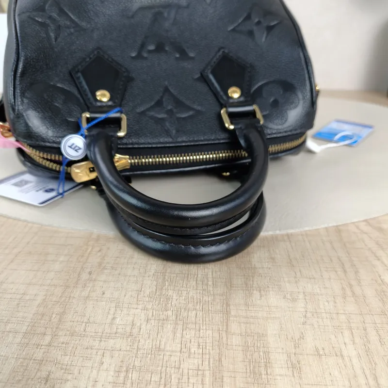 Louis Vuitton Crossbody Bag Speedy20Black Calfskin Small20.5 × 12 × 13.5 cm — detail view 9 of 10