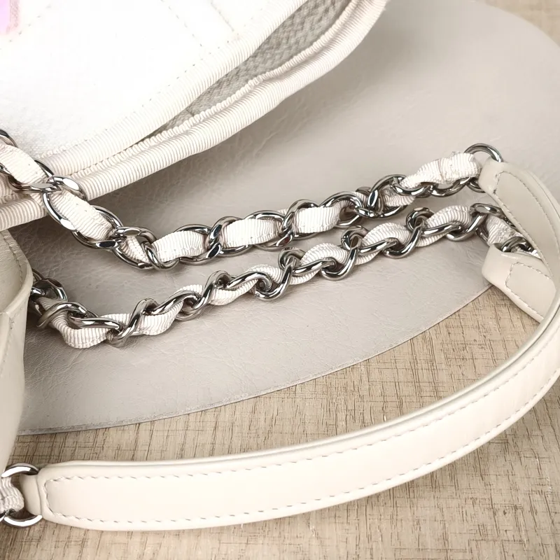 Chanel Shoulder Bag White 38 × 19 × 29.5 cm — detail view 1 of 15