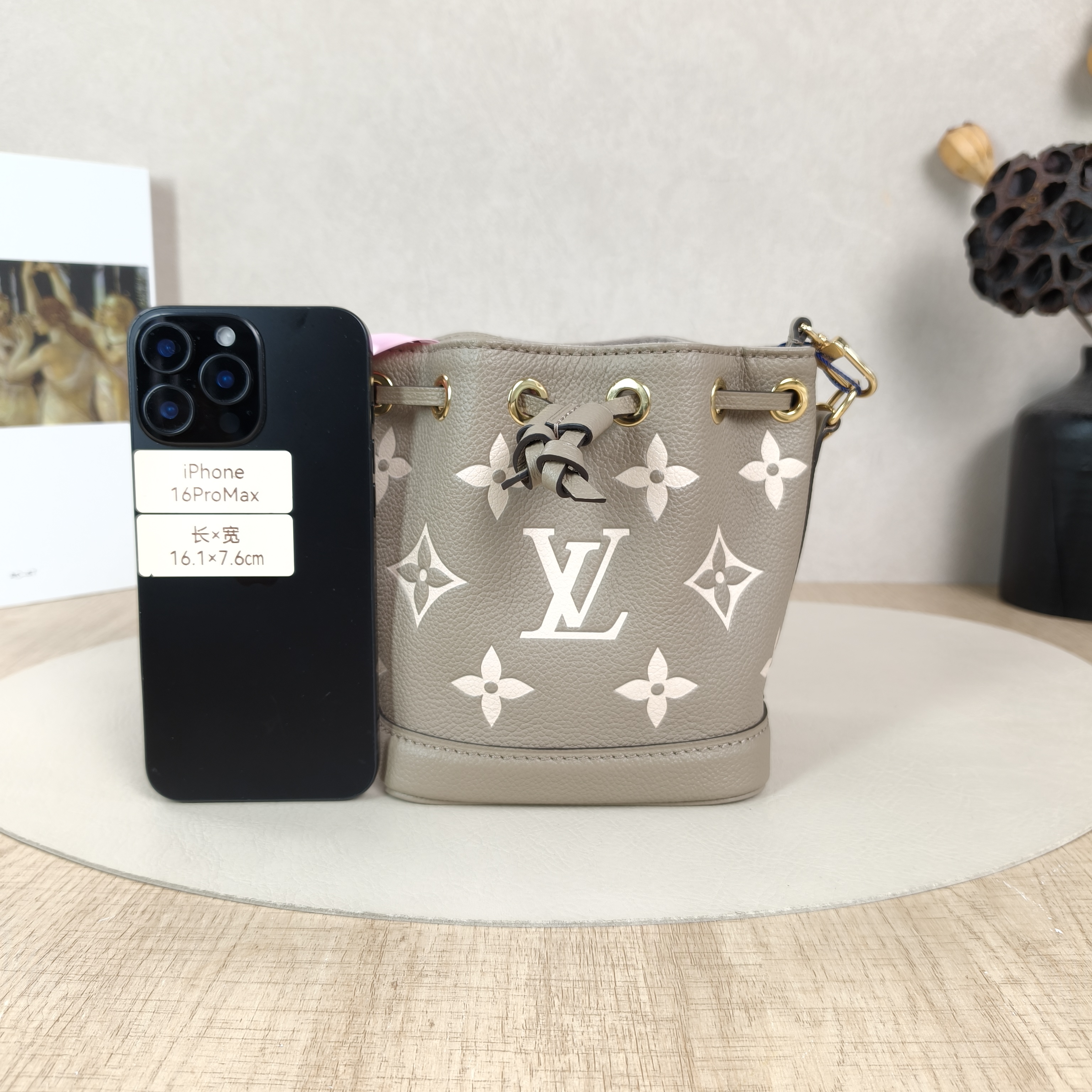 Louis Vuitton Crossbody Bag NANO NOÉ Bucket Bag Nano · White Empreinte Embossed Calfskin Monogramnano13 × 10 × 16 cm — cover view 4 of 5