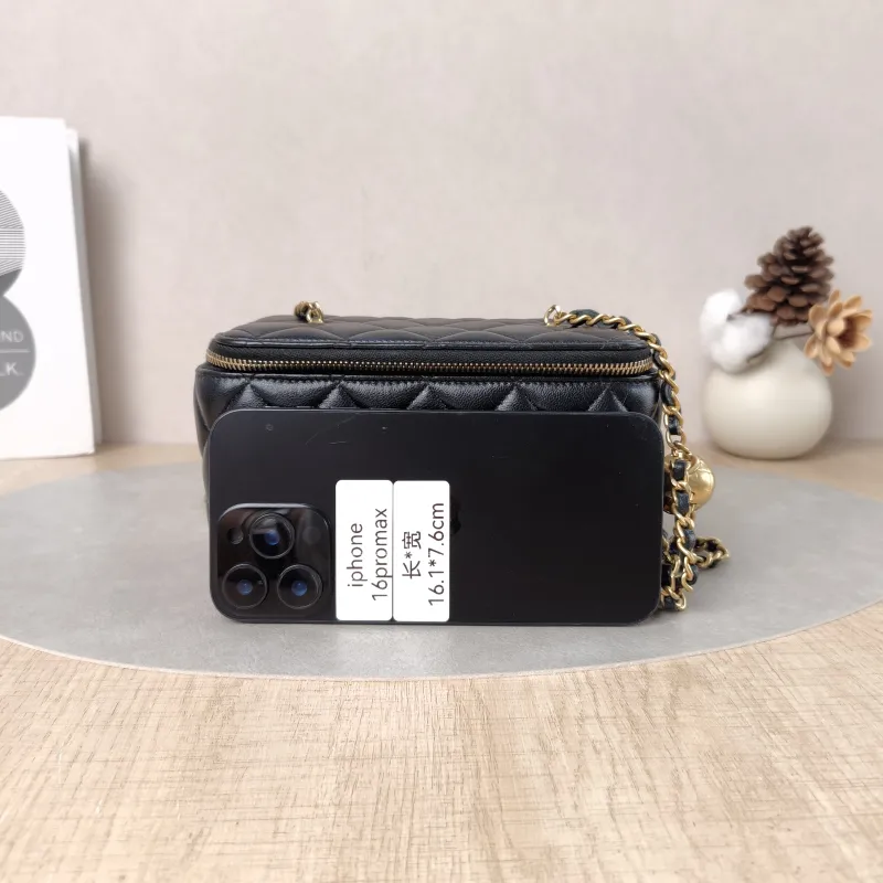 Chanel Crossbody Bag Edition Black Lambskin One Size17 × 8 × 9.5 cm — cover view 4 of 5