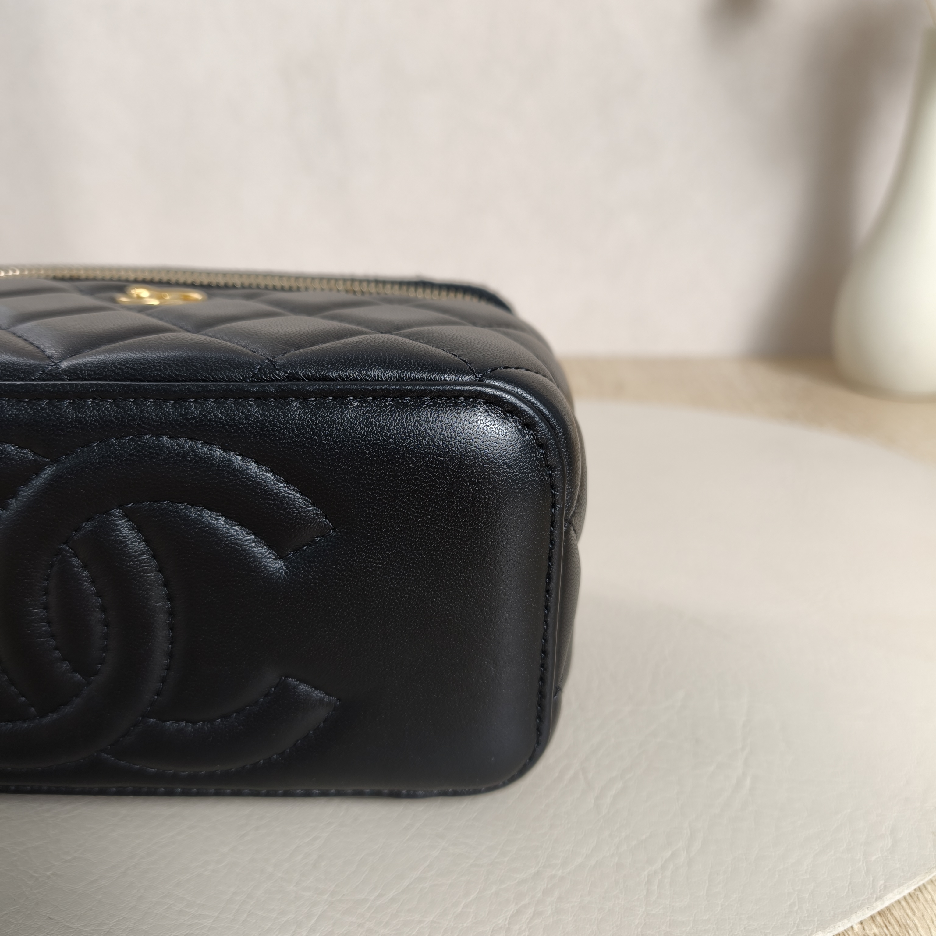 Chanel Crossbody Bag Edition Black Lambskin One Size17 × 8 × 9.5 cm — cover view 3 of 11