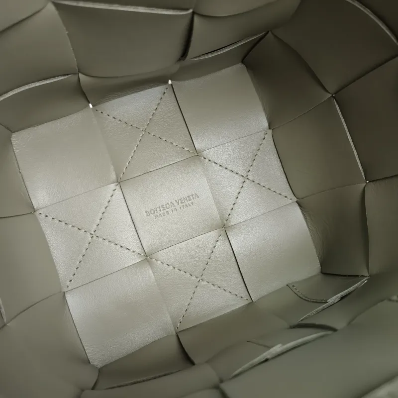 Bottega Veneta Crossbody Bag Cassette Woven Lambskin One Size14 × 14 × 18 cm — detail view 1 of 10