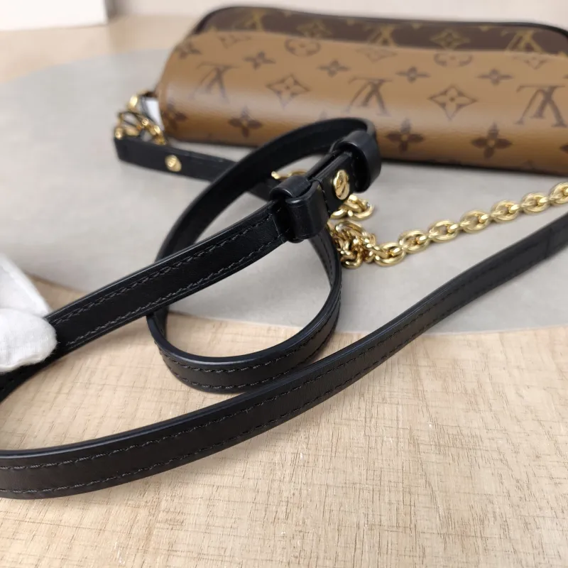 Louis Vuitton Crossbody Bag IVY Monogram PVC Small23.5 × 4.3 × 12 cm — detail view 5 of 13