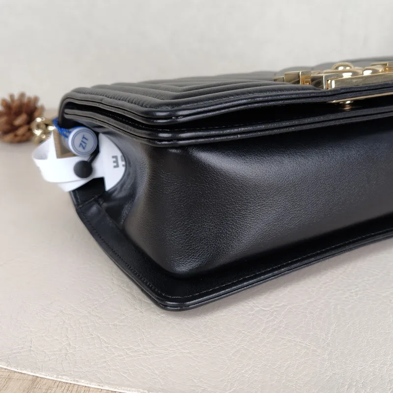 Chanel Crossbody Bagv Le Boy​Black Calfskin Small20.5 × 8.5 × 12 cm — detail view 12 of 16