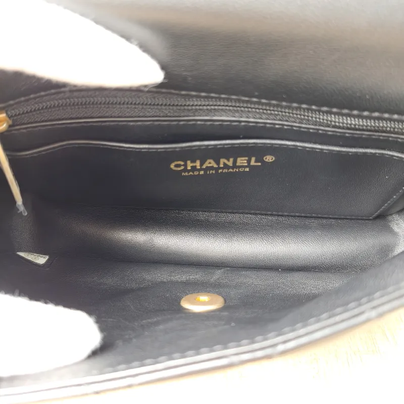 Chanel Crossbody Bag Pearl Crossbody Bag Black Lambskin One Size20 × 5 × 13 cm — detail view 5 of 15