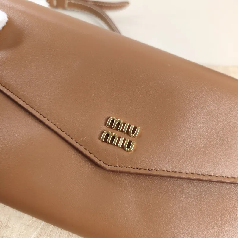 Miumiu Crossbody Bag Walletwoc Caramel Calfskin One Size 19 × 2 × 10 cm — detail view 8 of 13