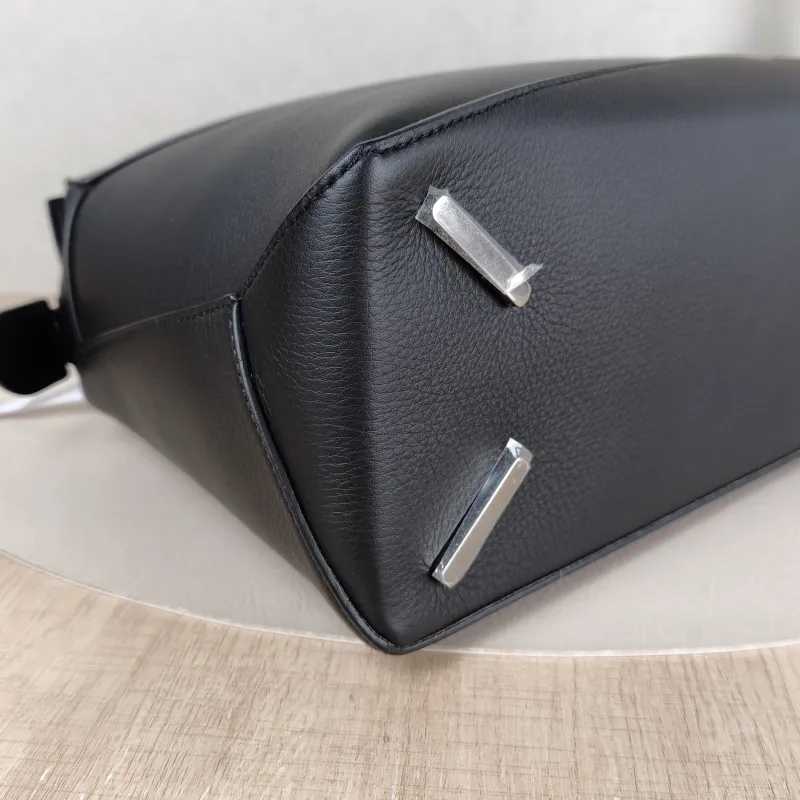 LOEWE Shoulder Bag Puzzle Black CC alfskin Medium 29 × 14 × 19.5 cm — detail view 8 of 13