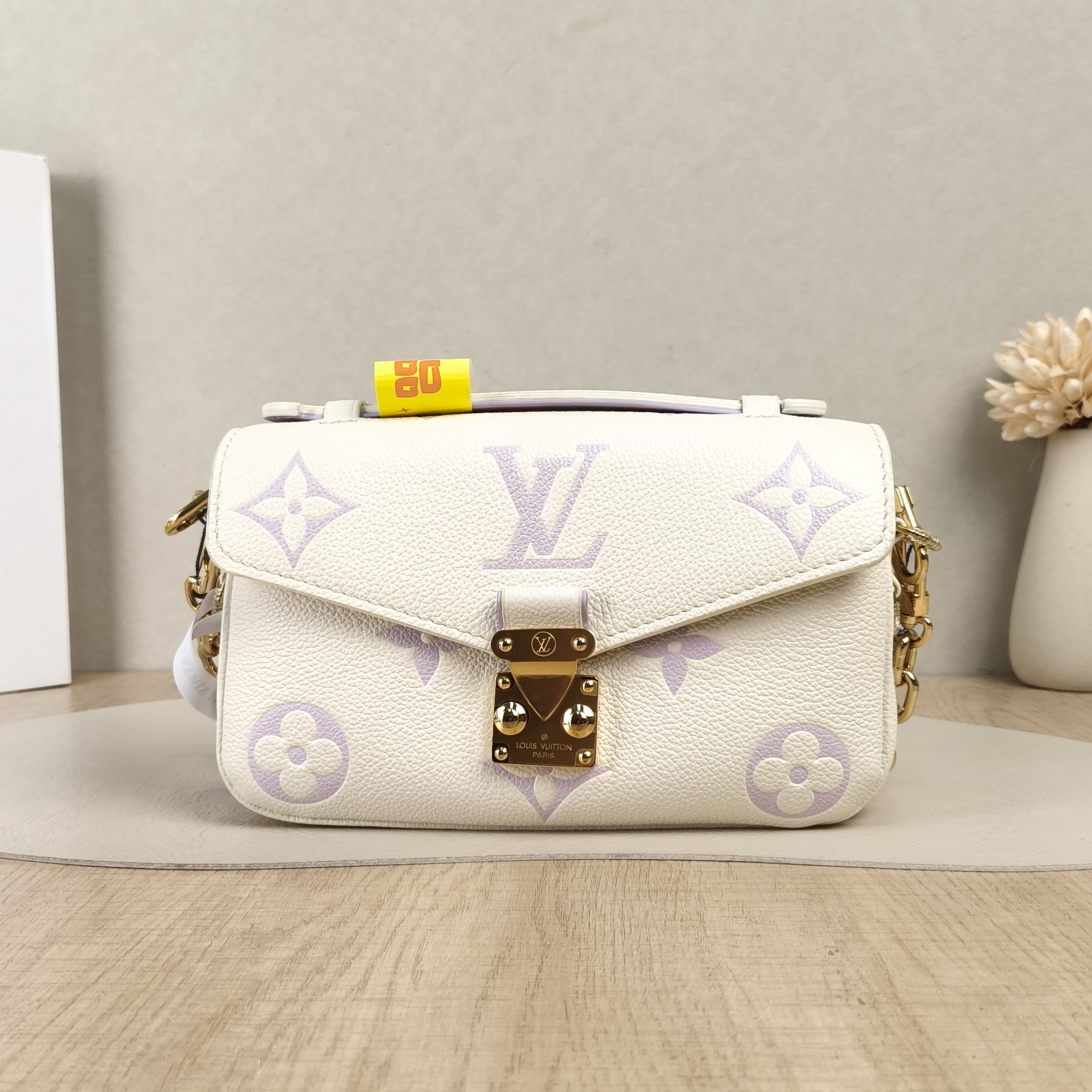 Louis Vuitton Crossbody Bag Pochette Métis East West White · Empreinte Embossed Calfskin Monogram Small21.5 × 6 × 13.5 cm