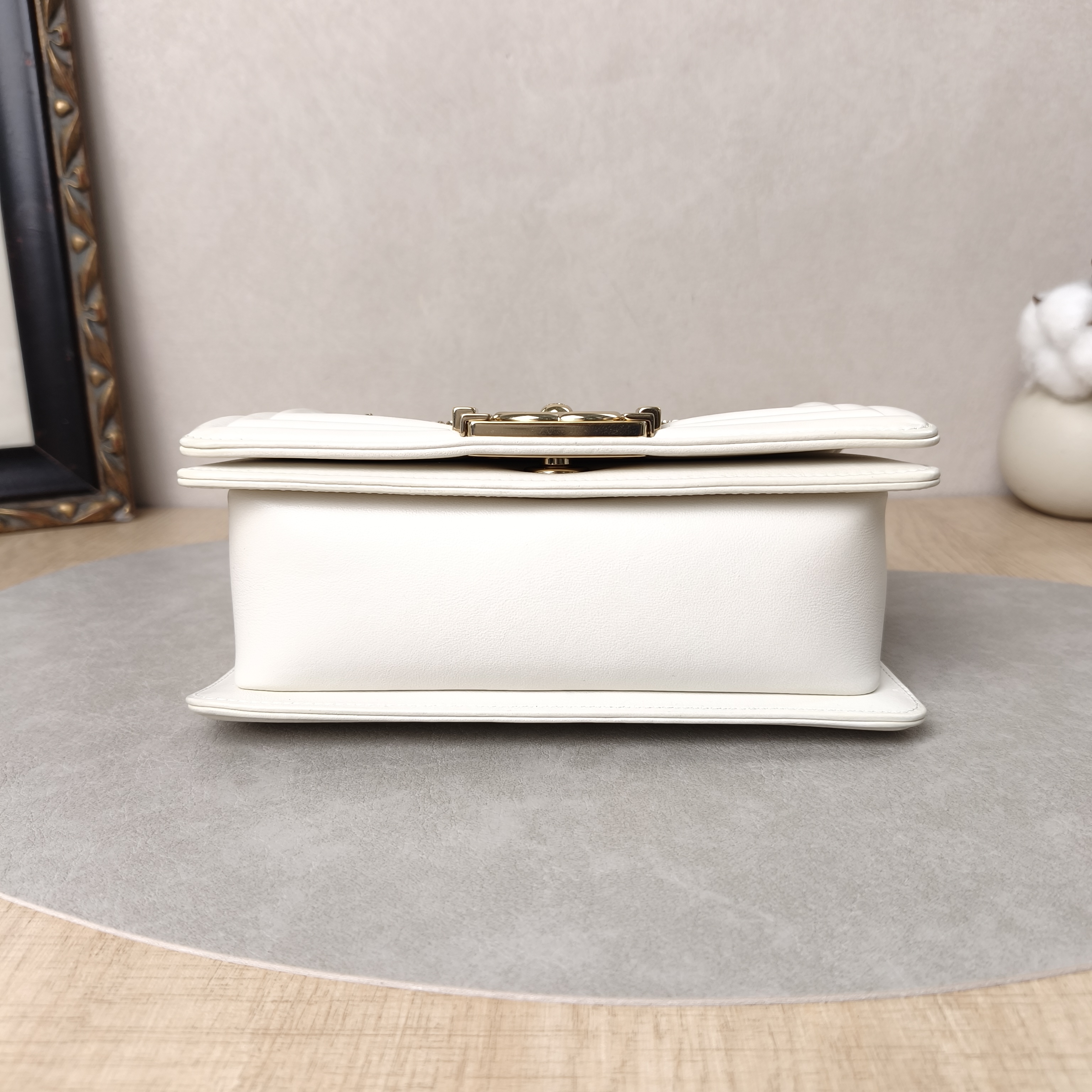 Chanel Crossbody Bag Le Boy Edition White Calfskin Small20.5 × 8.5 × 12 cm — cover view 4 of 5
