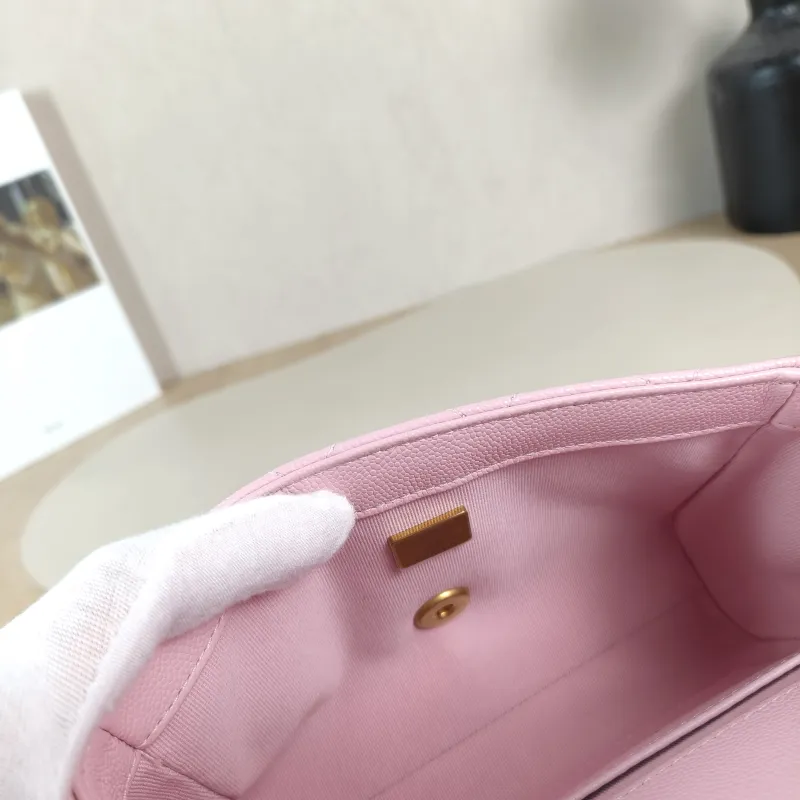 Chanel Crossbody Bag Pink Grained Calfskinmini18 × 6 × 13 cm — detail view 1 of 13