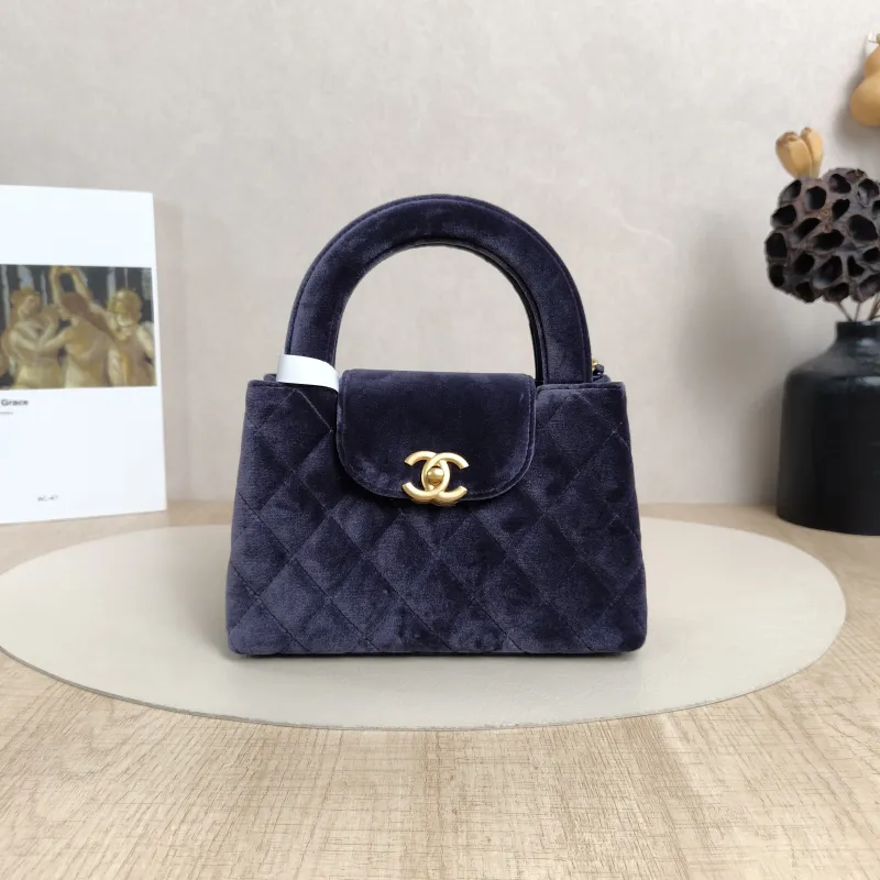 Chanel Crossbody Bag Kelly Velvetmini19 × 7 × 13 cm
