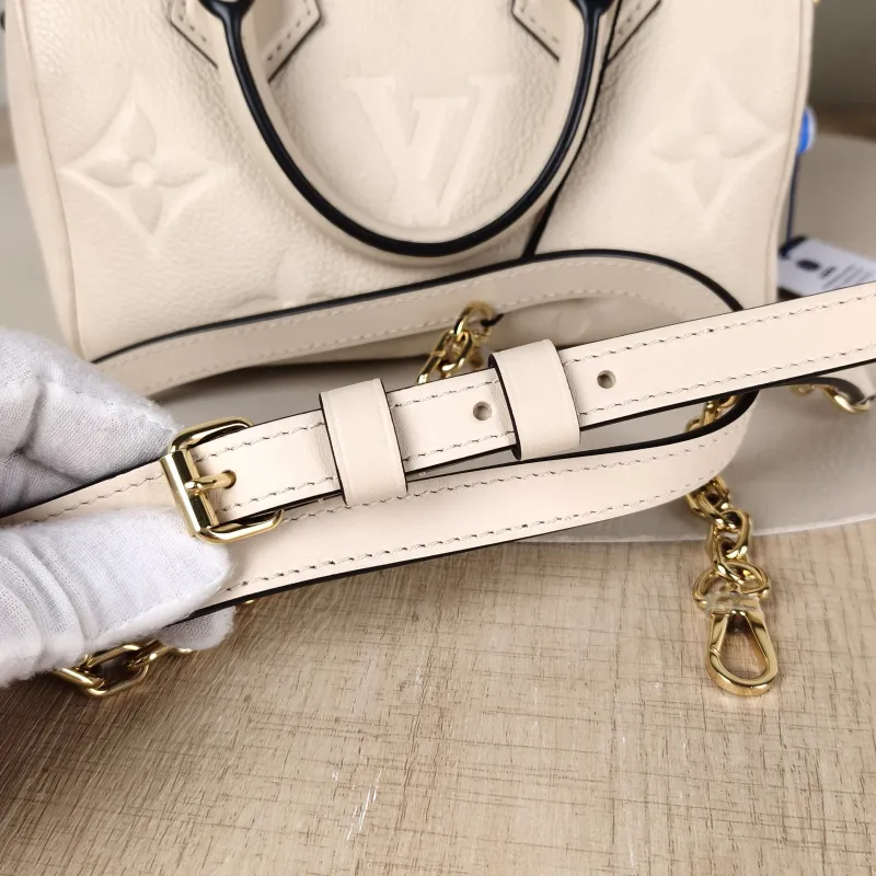 Louis Vuitton Crossbody Bag Speedy20 White Empreinte Embossed Calfskin Small20.5 × 12 × 13.5 cm — detail view 9 of 12