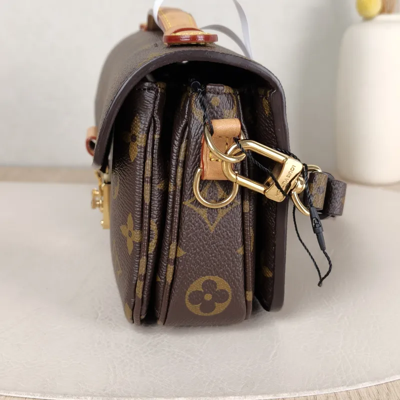 Louis Vuitton Crossbody Bag Pochette Métis East West Monogram PVC Small 21.5 × 6 × 13.5 cm — detail view 2 of 14