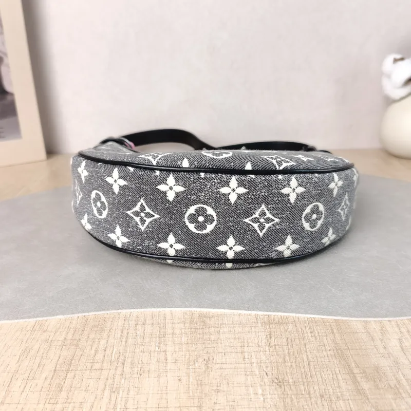 Louis Vuitton Crossbody Bag Loop Grey Small 23 × 6 × 13 cm — cover view 2 of 5