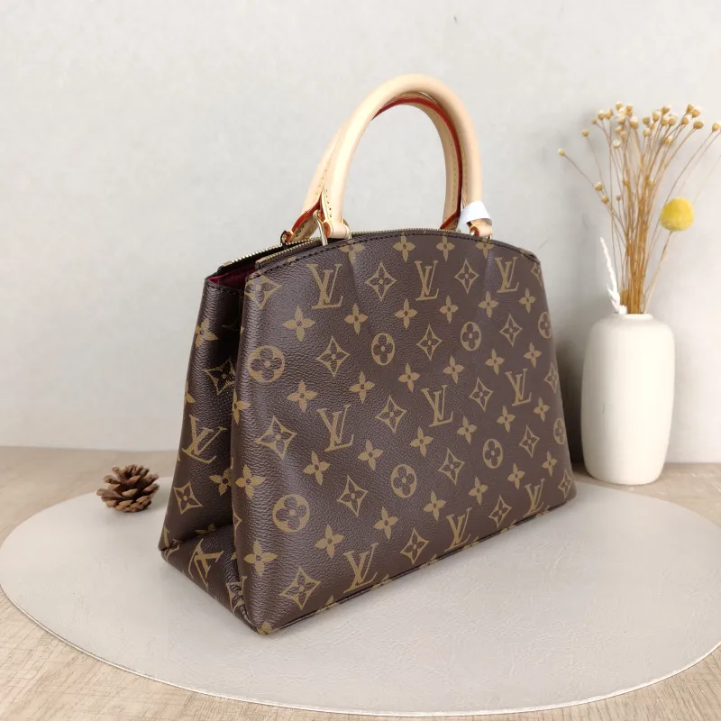 Louis Vuitton Crossbody Bag PETIT PALAIS Monogram PVC Small 29 × 12.5 × 18 cm — cover view 3 of 6
