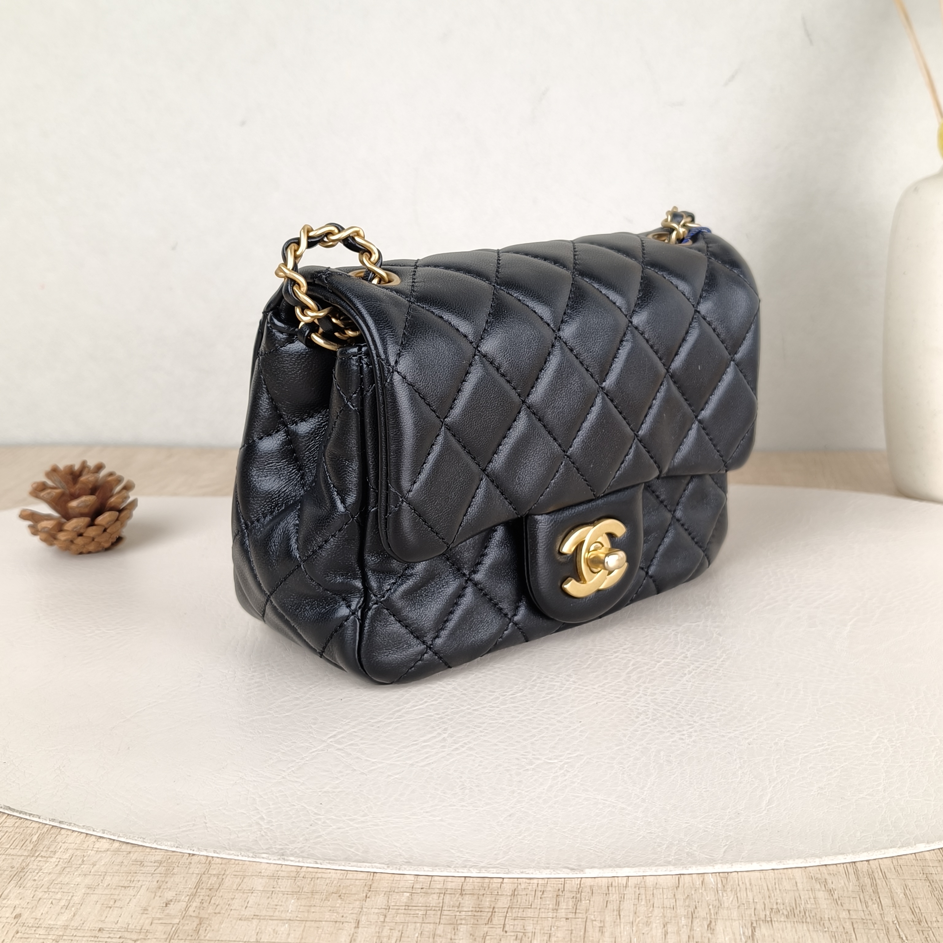 Chanel Crossbody Bag Black Lambskinmini17 × 8 × 13.5 cm — cover view 3 of 5
