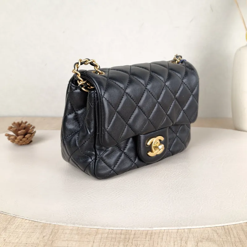 Chanel Crossbody Bag Black Lambskinmini17 × 8 × 13.5 cm — cover view 3 of 5