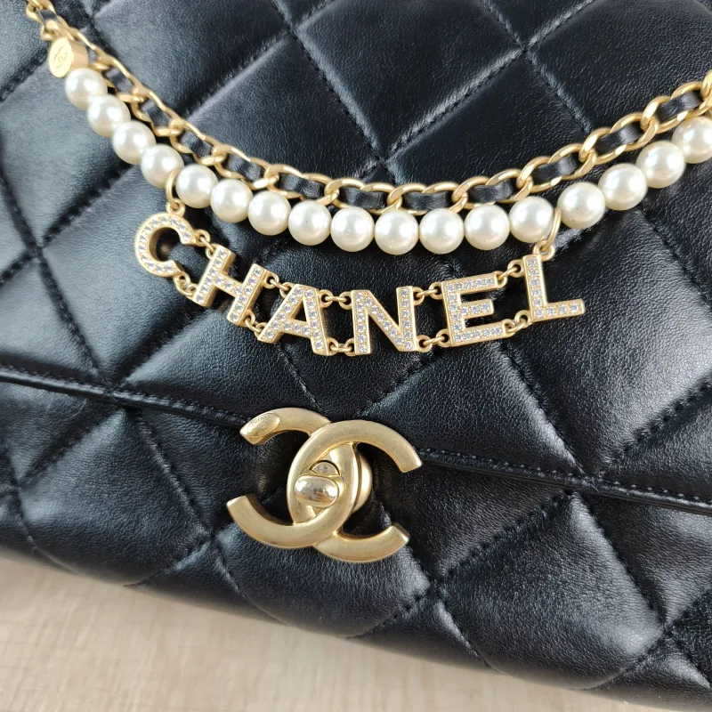 Chanel Crossbody Bag 24a Pearl Black Lambskin One Size 22 × 11 × 14.5 cm — detail view 4 of 11