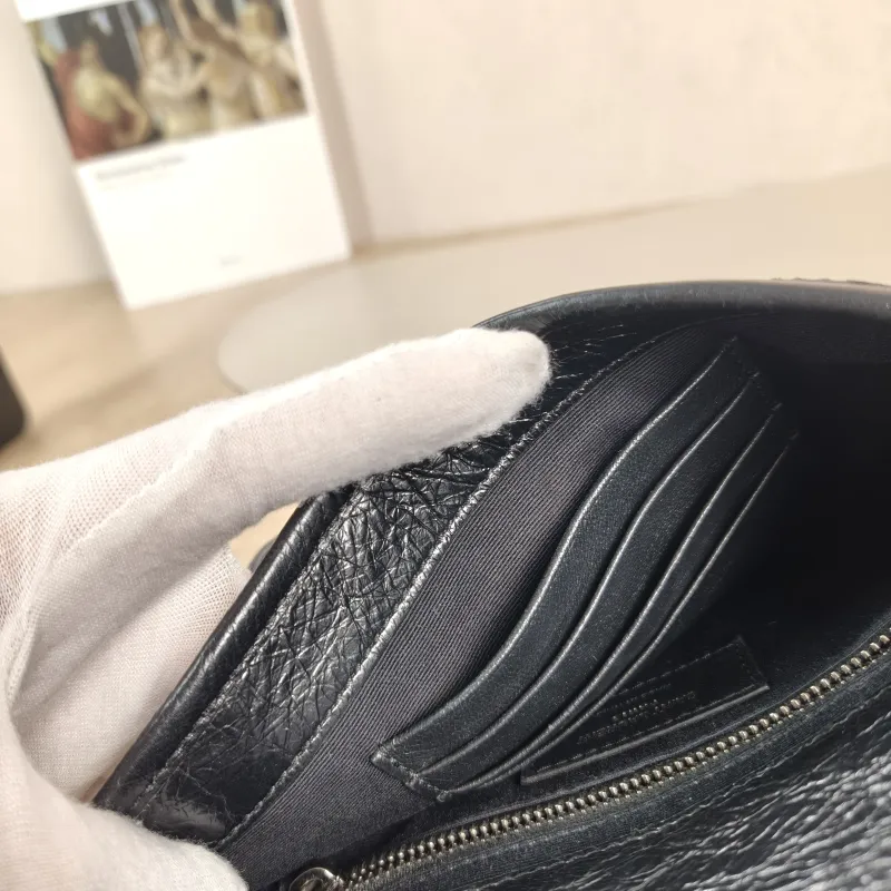 SAINT LAURENT Crossbody Bag Niki Chain Bagwoc Black Mini 19 × 5 × 16 cm — detail view 1 of 11
