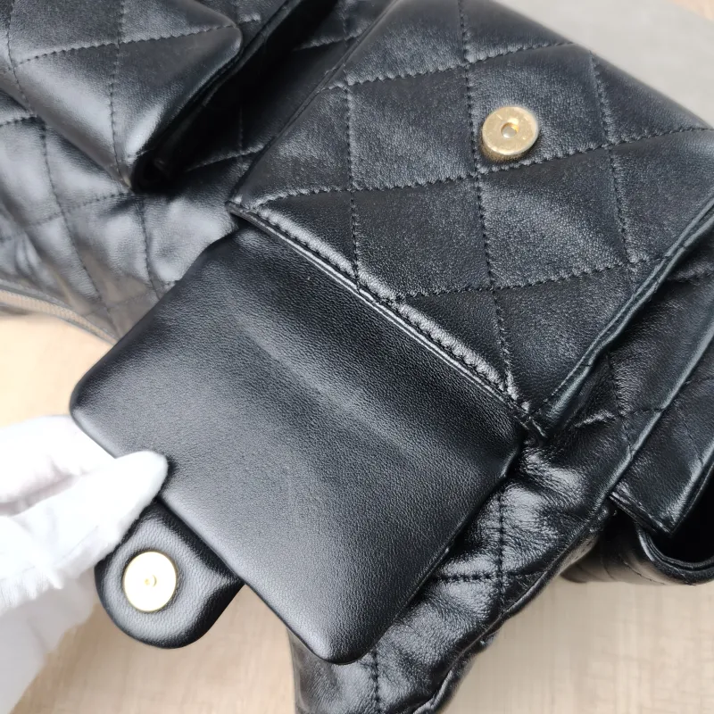 Chanel Shoulder Bag Hobo Shoulder Bag Black Lambskin Small31 × 15 × 22 cm — detail view 1 of 14