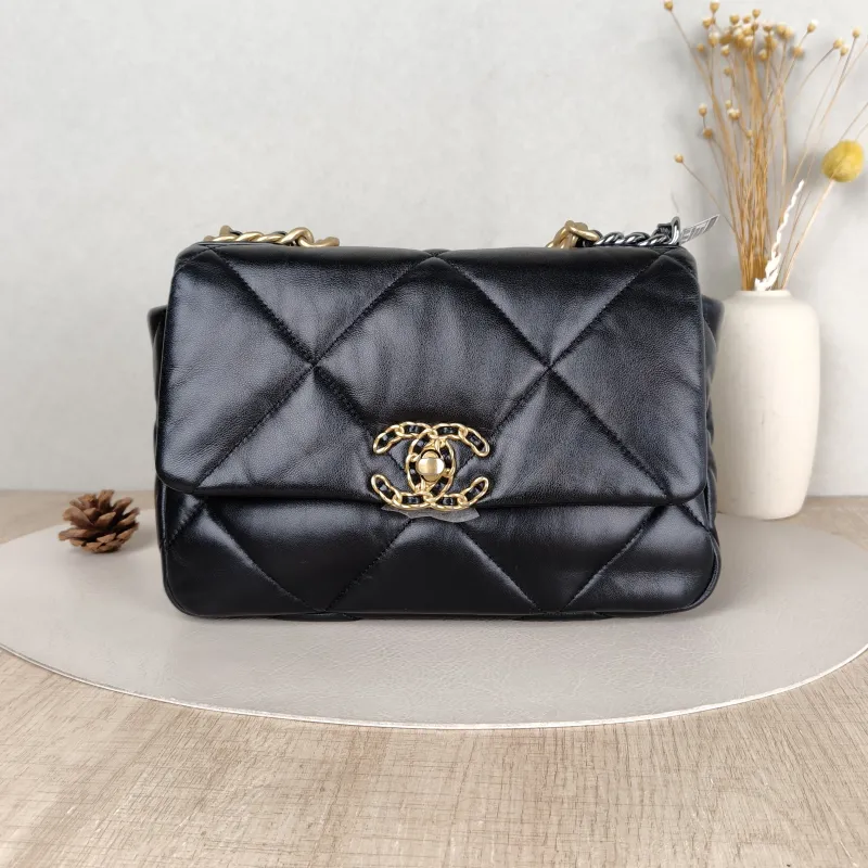 Chanel Crossbody Bag 19Bag Black SL ambskin Small 26 × 9 × 16 cm