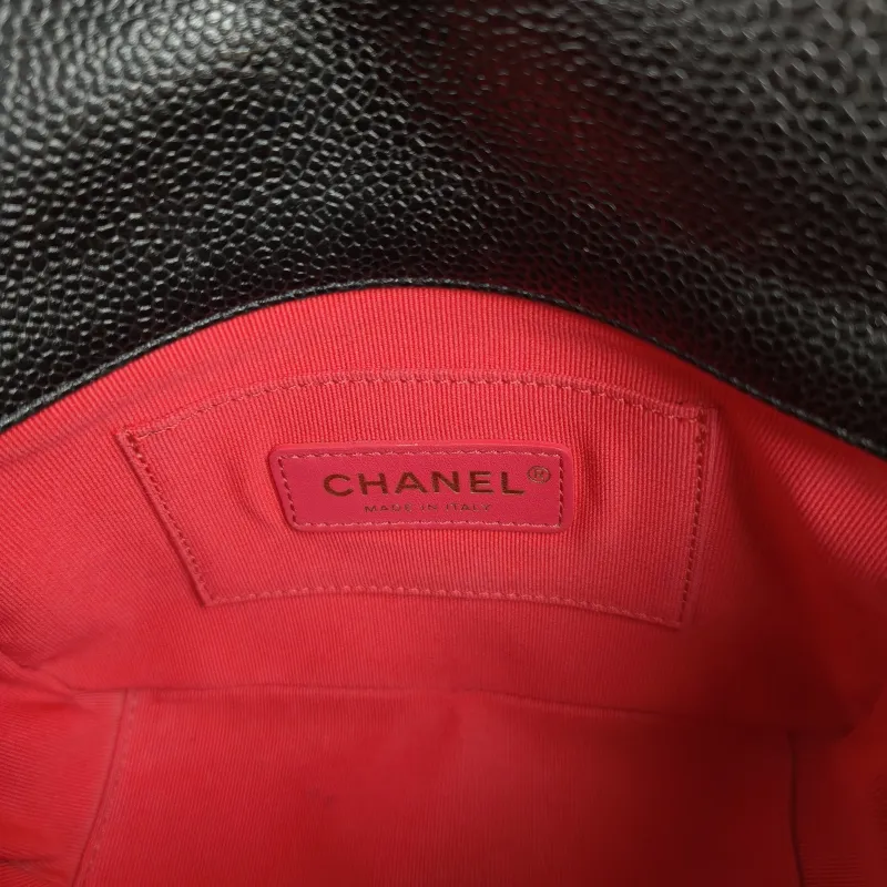 Chanel Crossbody Bag Black Grained Calfskin 19 × 6 × 14 cm — detail view 7 of 11