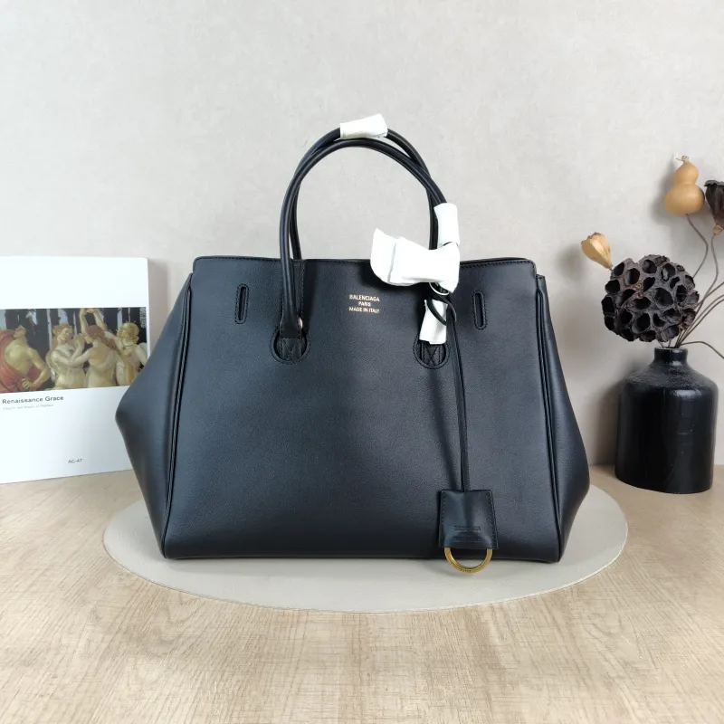 BALENCIAGA Top Handle Bag Hampton Carry All Tote Bag Black Calfskin Small32 × 16 × 25 cm