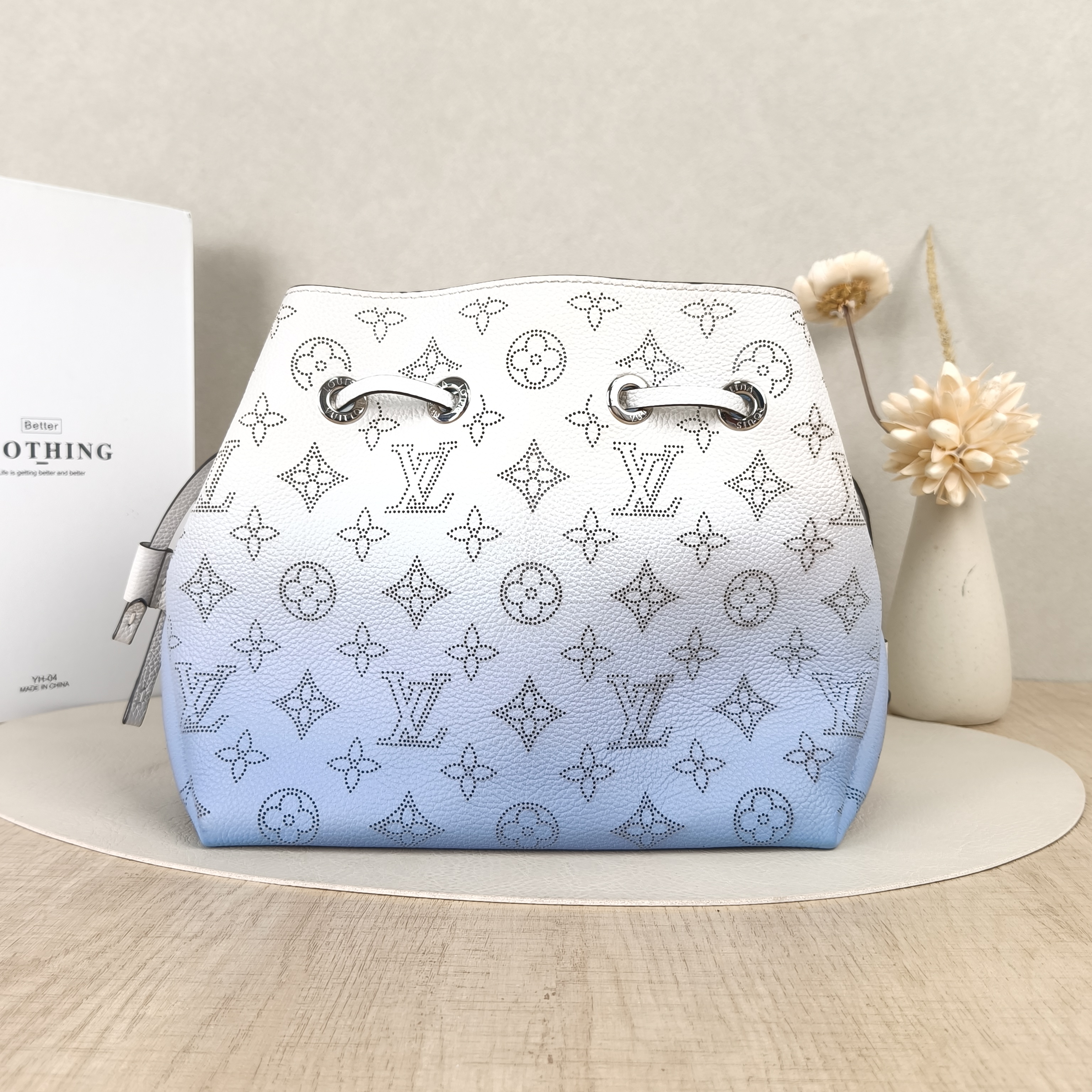 Louis Vuitton Crossbody Bag BELLA Calfskin22 × 14 × 19 cm — cover view 1 of 1