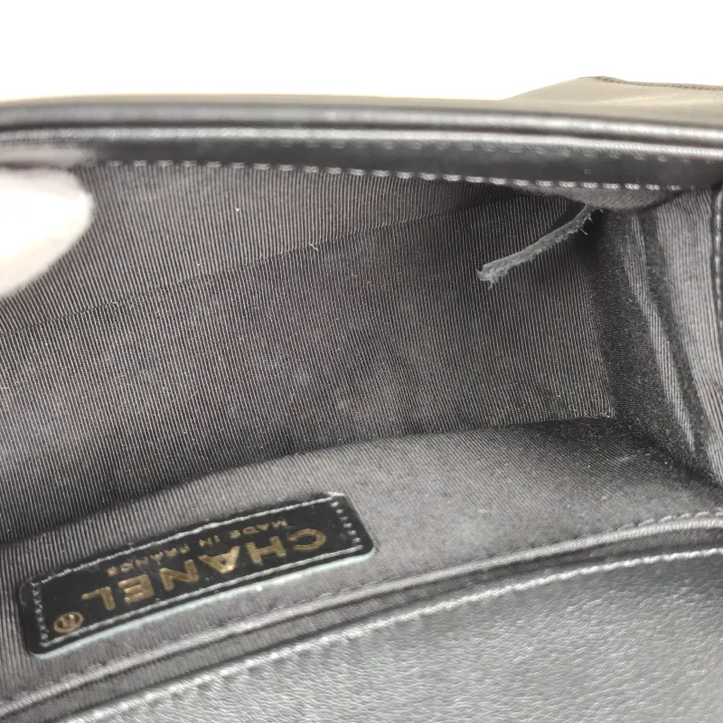 Chanel Crossbody Bagv Le Boy​Black Calfskin Small20.5 × 8.5 × 12 cm — detail view 15 of 16