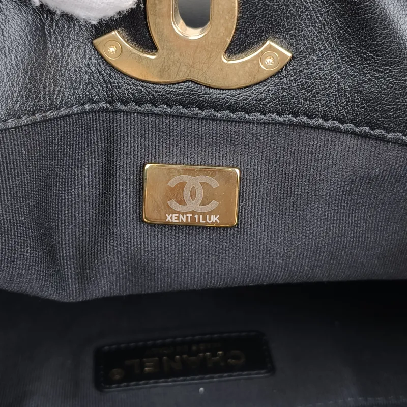 Chanel Shoulder Bag hobo Black Calfskin One Size27 × 11 × 29 cm — detail view 6 of 11