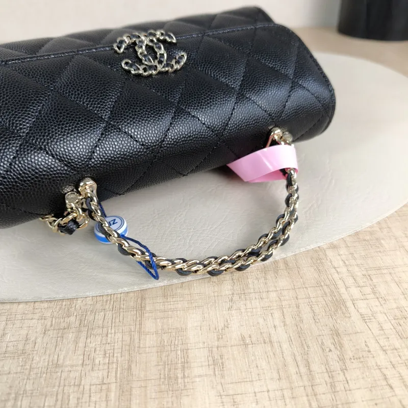 Chanel Crossbody Bag kelly Black Grained Calfskin One Size18 × 4.5 × 10 cm — detail view 8 of 14