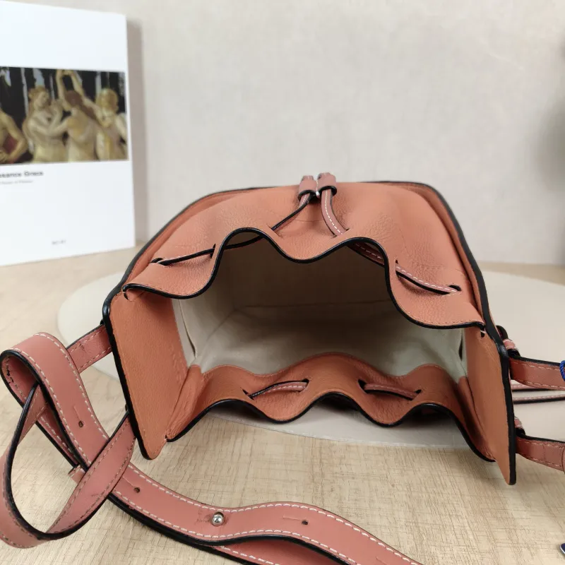 LOEWE Crossbody Bag Hammock Calfskinmini17 × 11 × 19.5 cm — detail view 11 of 12