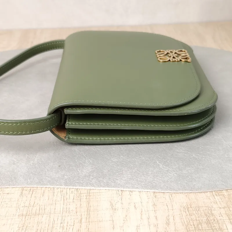 LOEWE Crossbody Bag Goya Calfskin Small 19 × 6 × 13.5 cm — detail view 8 of 11