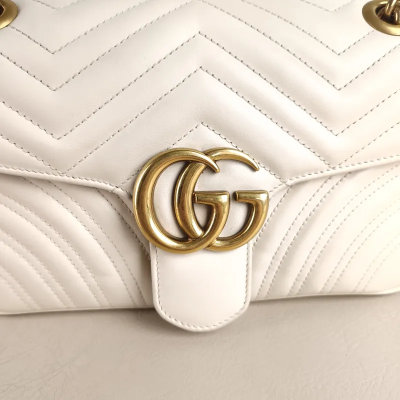 GUCCI Crossbody Bag GG Marmont Medium Marmont 26 White Calfskin 26 × 7 × 15 cm — detail view 7 of 12