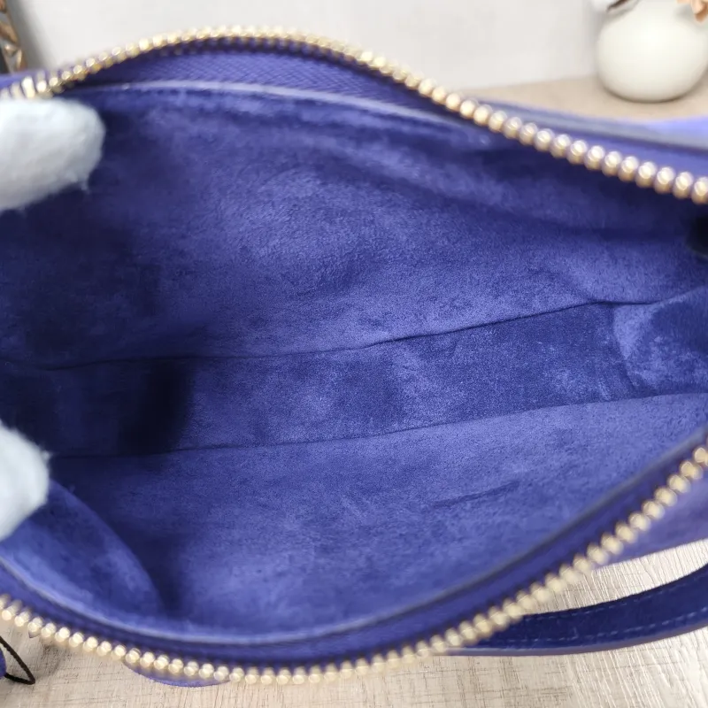 CELINE Crossbody Bag TEEN LULU hobo Calfskin Small21 × 5 × 24 cm — detail view 5 of 17