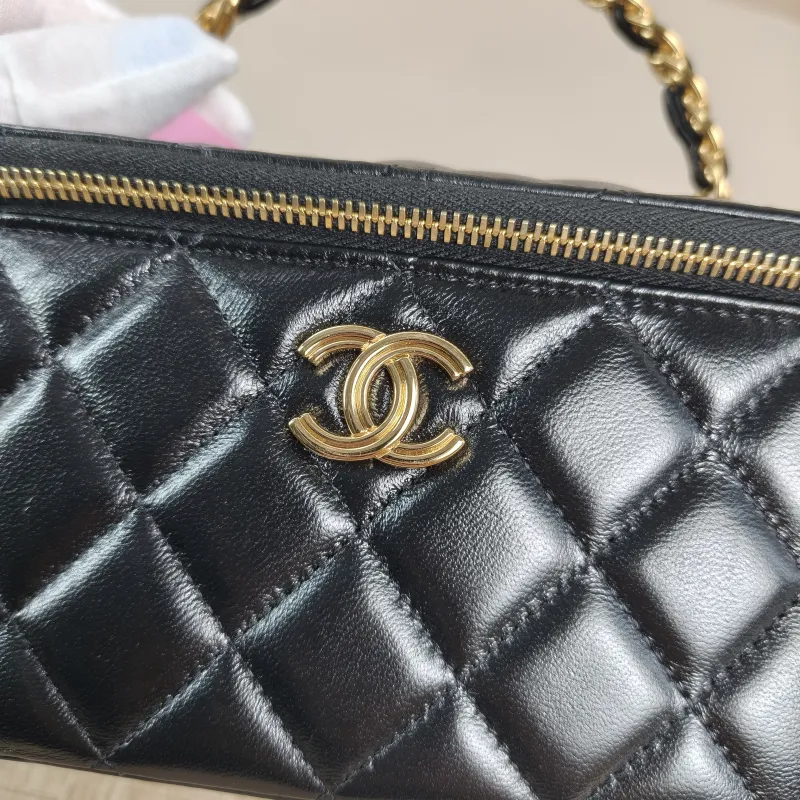 Chanel Crossbody Bag Edition Black Lambskinmini16 × 8 × 9.5 cm — detail view 13 of 14