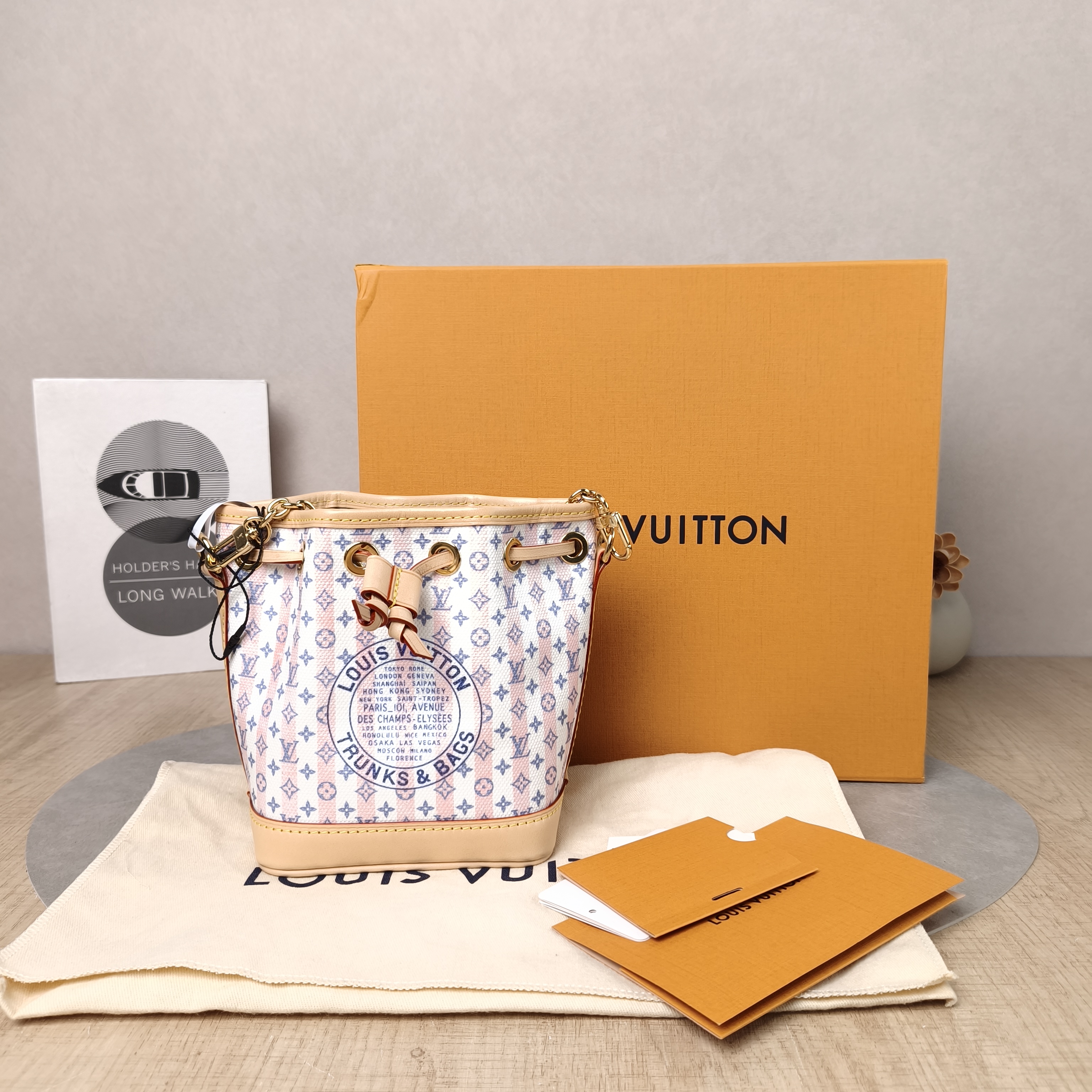 Louis Vuitton Shoulder Bag NANO NOÉ Bucket Bag Nano Pink PV Cnano13 × 10 × 16 cm — cover view 2 of 6
