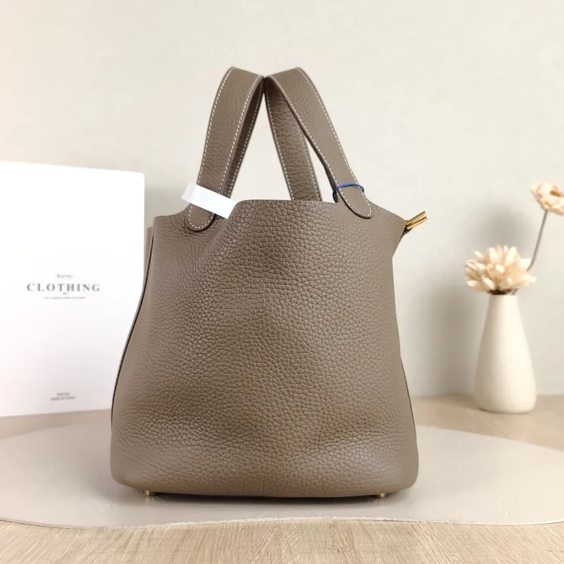 Hermès Top Handle Bag Picotin Lock 18 18 18 TC Calfskin Small 18 × 13 × 18 cm K — detail view 6 of 10