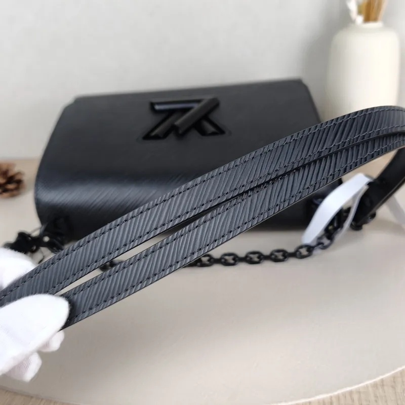Louis Vuitton Crossbody Bag Twist Black Epi Embossed Calfskin Medium23 × 9.5 × 17 cm — detail view 4 of 12