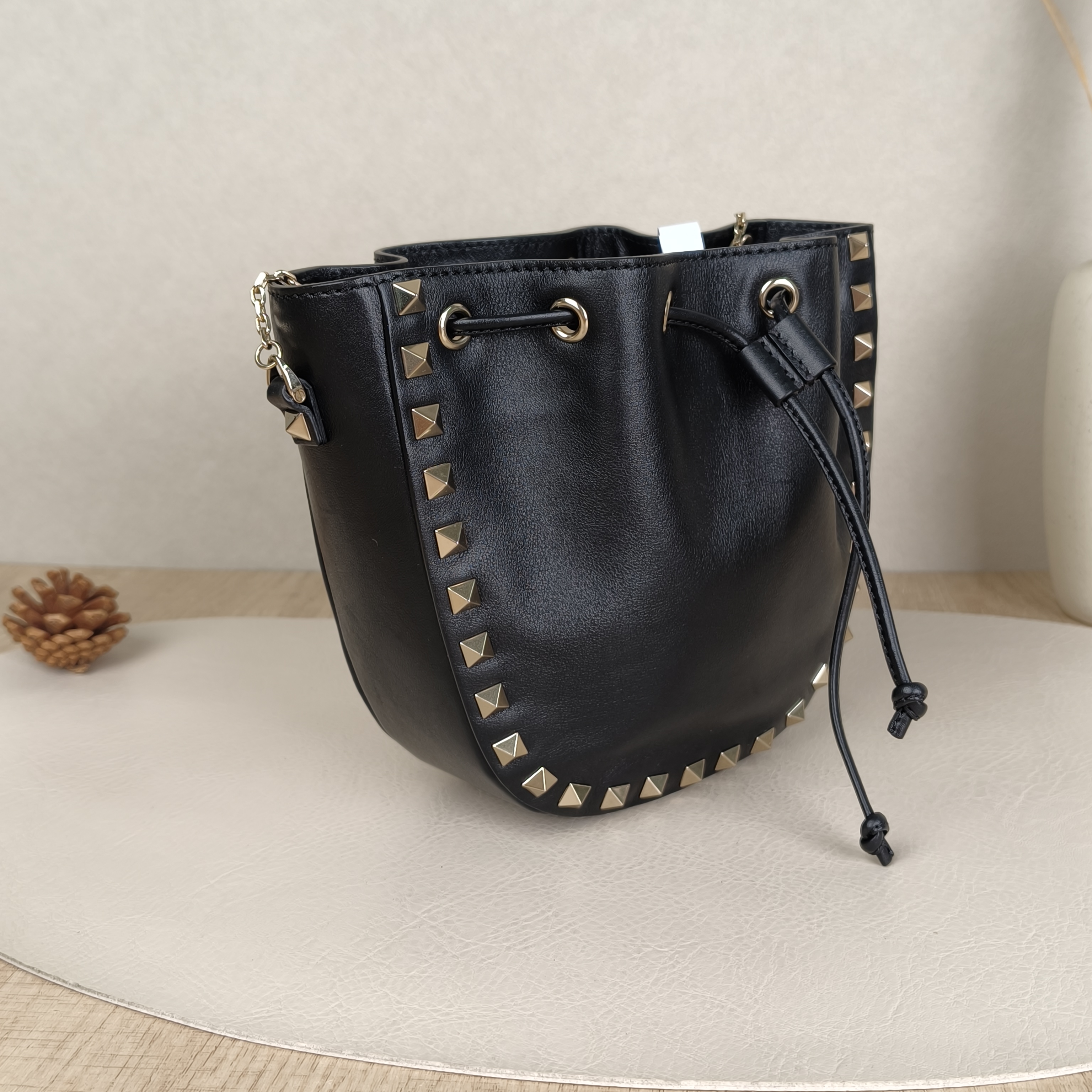 Valentino Shoulder Bag Bucket Bag Black Calfskin One Size15 × 5 × 16 cm — cover view 5 of 9