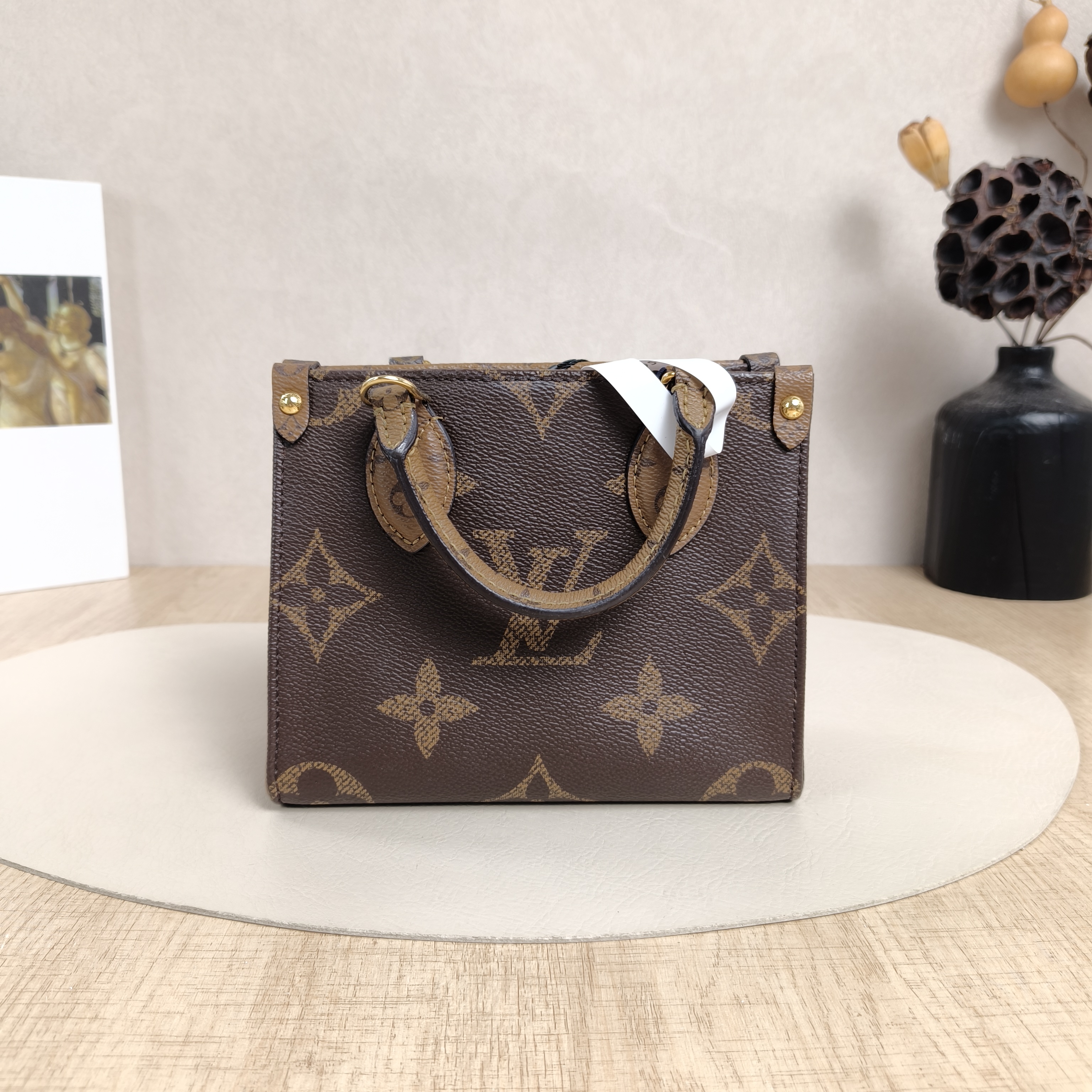 Louis Vuitton Crossbody Bag Onthego BB Monogram PVCBB18 × 8.5 × 15 cm