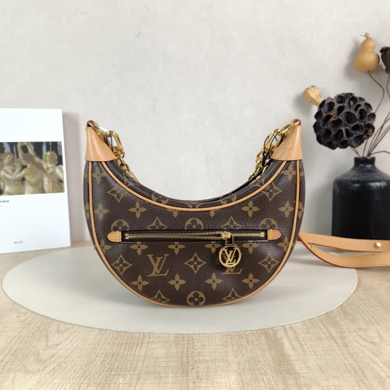 Louis Vuitton Crossbody Bag Loop Monogram PVC Small23 × 6 × 13 cm