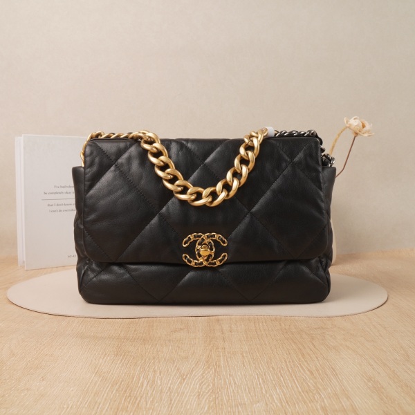 Chanel 19bag Medium Black Lambskin Microchip Edition · 30 × 10 × 20 cm