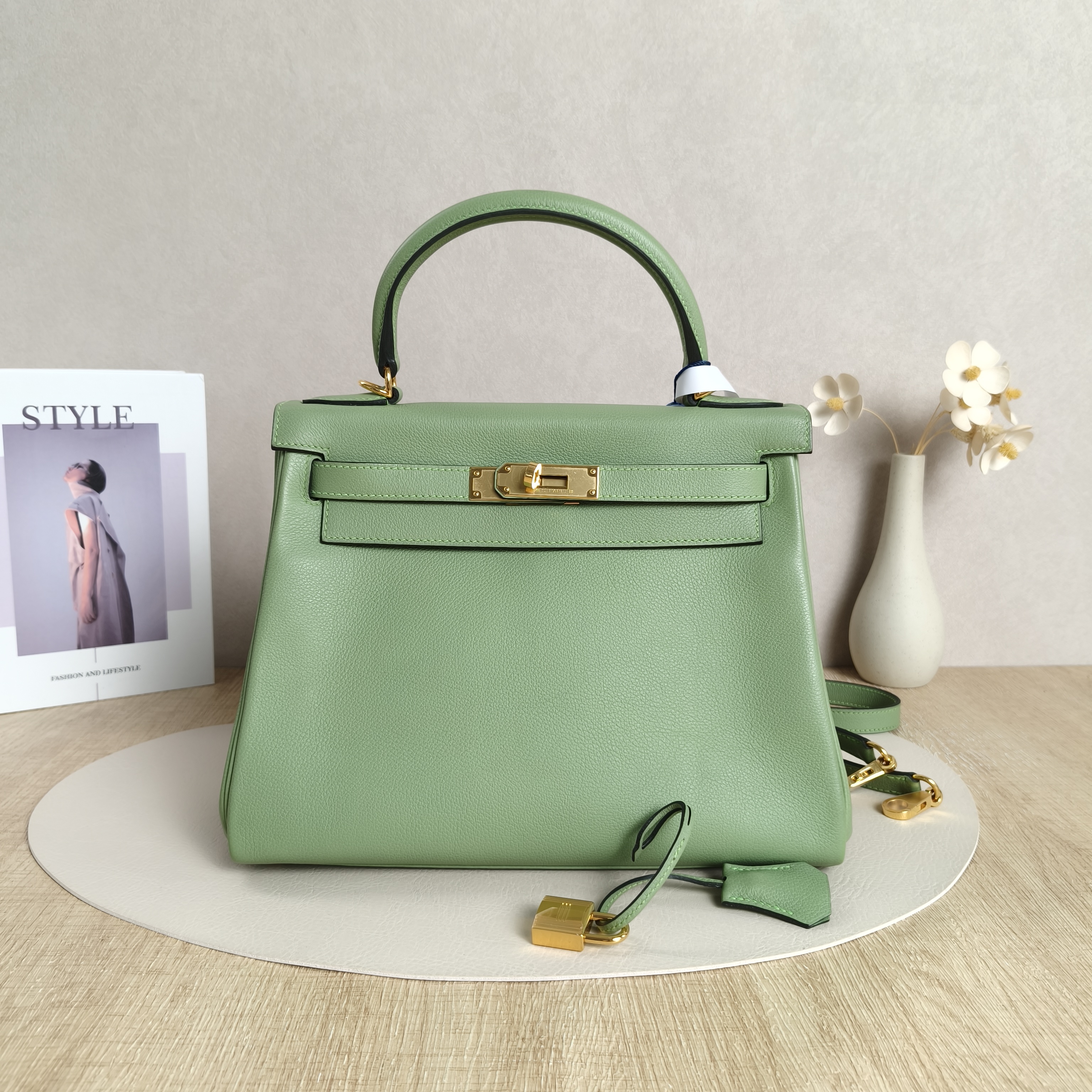 Hermès Shoulder Bag Kelly 28 Gold-Tone Hardware3I Calfskin Medium28 × 10 × 22 cm
