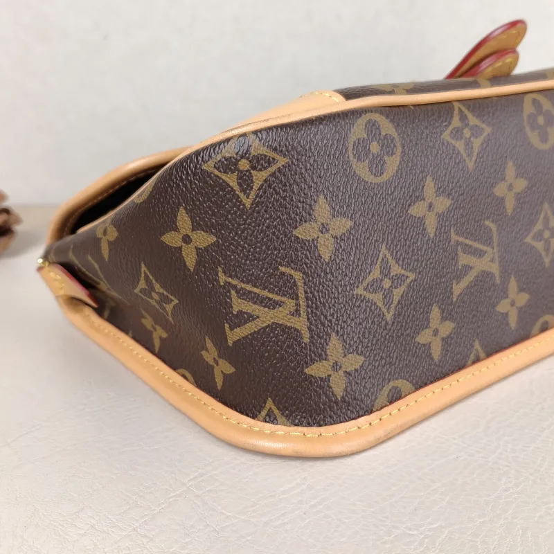 Louis Vuitton Crossbody Bag Diane Baguette Bag Shoulder Strap PVC Small 24 × 9 × 15 cm — detail view 3 of 15