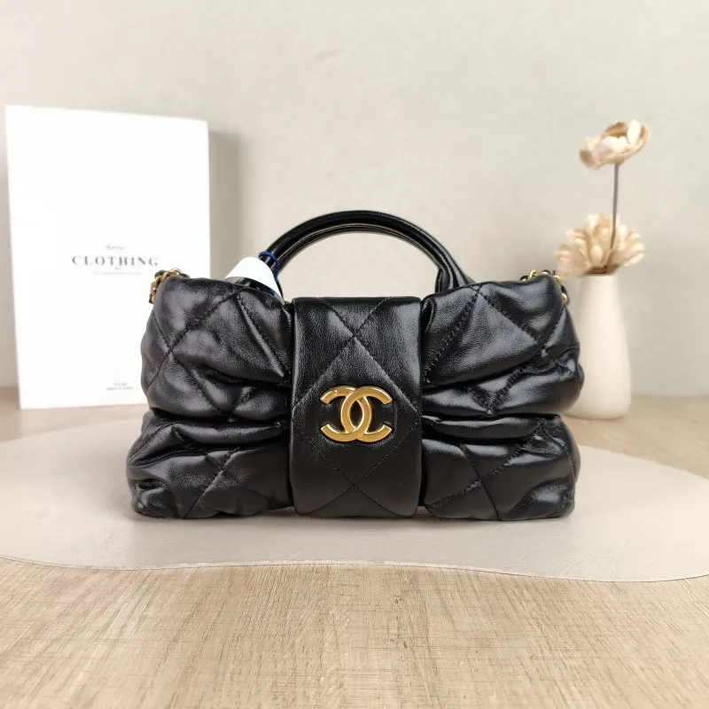 Chanel Crossbody Bag25k Crossbody Bag Black Lambskinmini26 × 5 × 18 cm