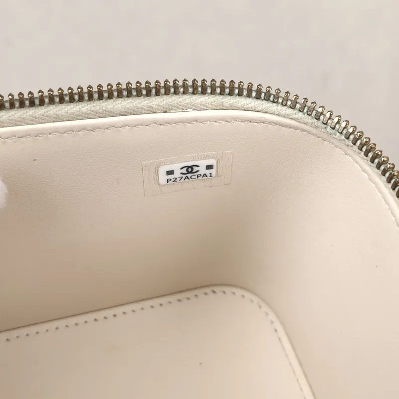 Chanel Crossbody Bag26c Edition Beige Grained Calfskin One Size17 × 8 × 9.5 cm — detail view 12 of 14