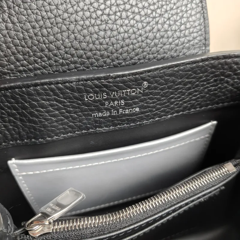 Louis Vuitton Shoulder Bag Capucines Black Calfskin Mini 21 × 8 × 14 cm — detail view 5 of 12