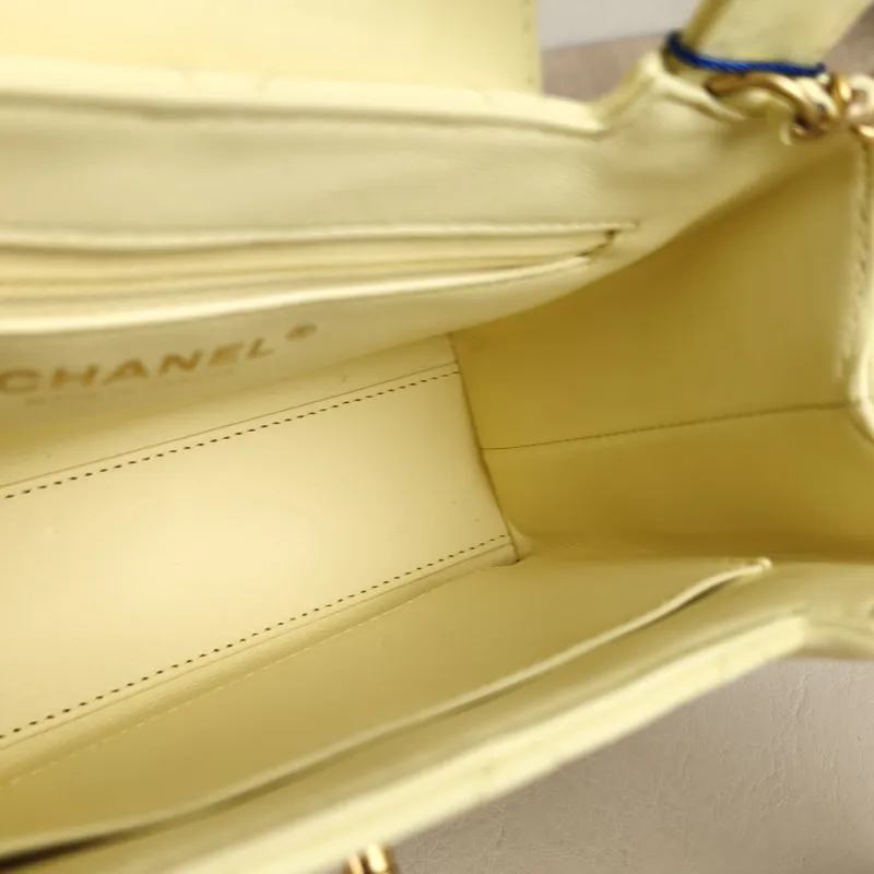 Chanel Crossbody Bag Kelly Yellow Lambskin mini19 × 7 × 13 cm — detail view 7 of 12