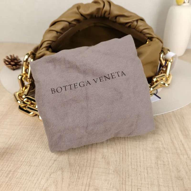 Bottega Veneta Shoulder Bag The Chain Pouch Brown Calfskin One Size31 × 12 × 16 cm — detail view 7 of 7
